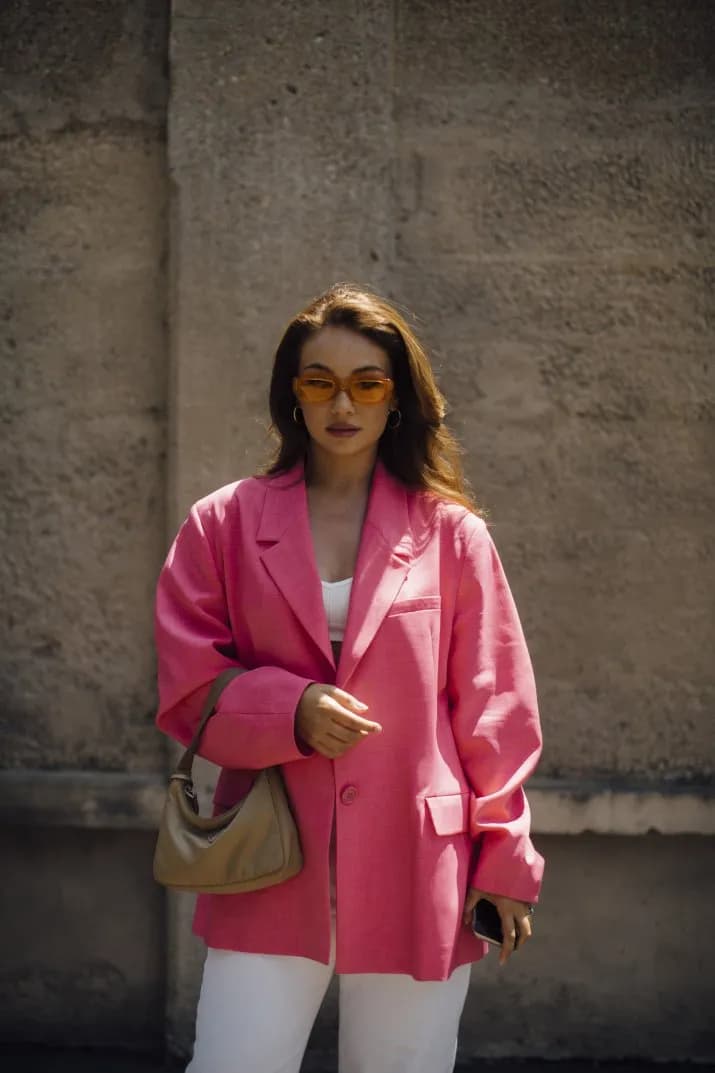 Co to styl vintage? Odkryj jego cechy i jak go nosić w modzie